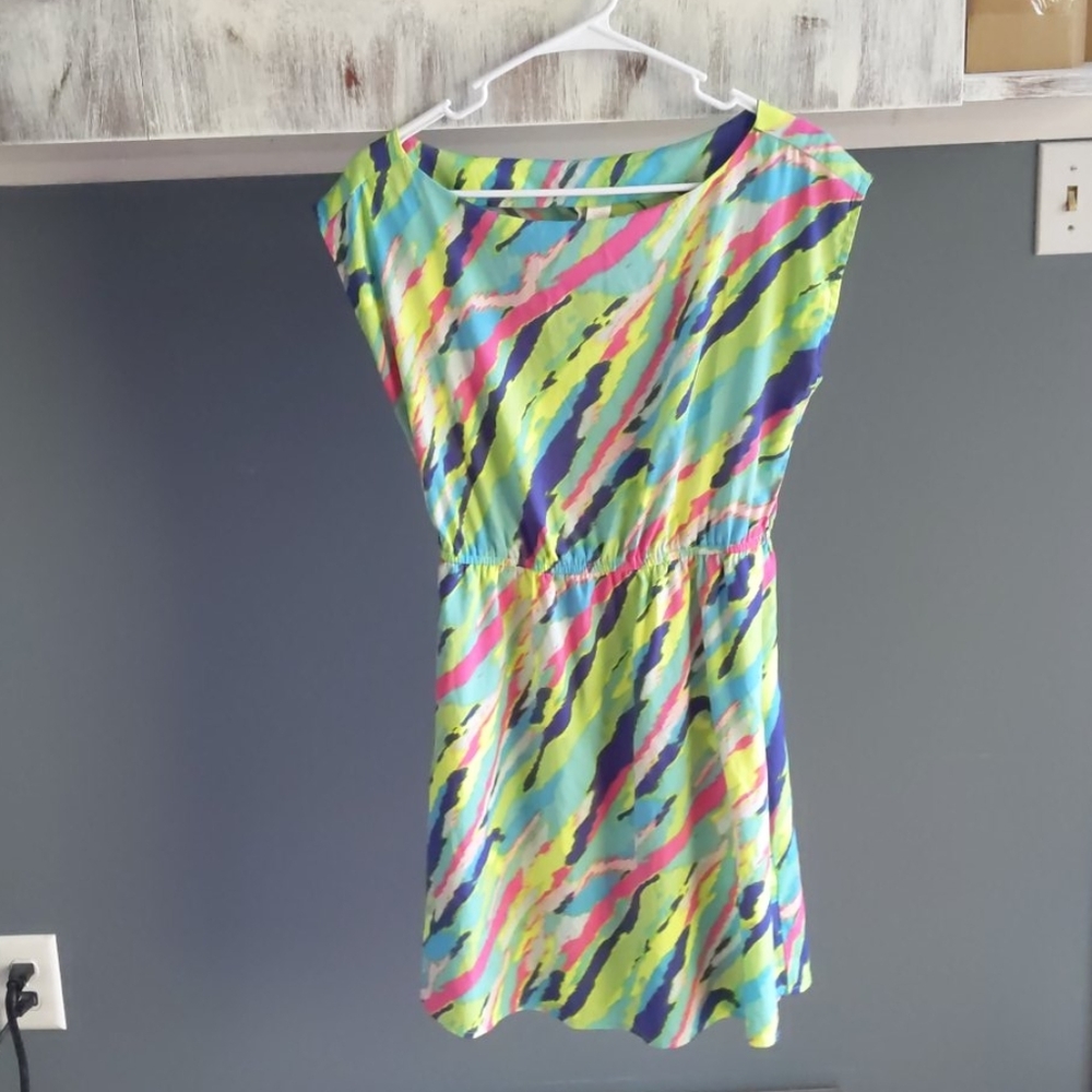 Cute summer dress! Bright and fun colors